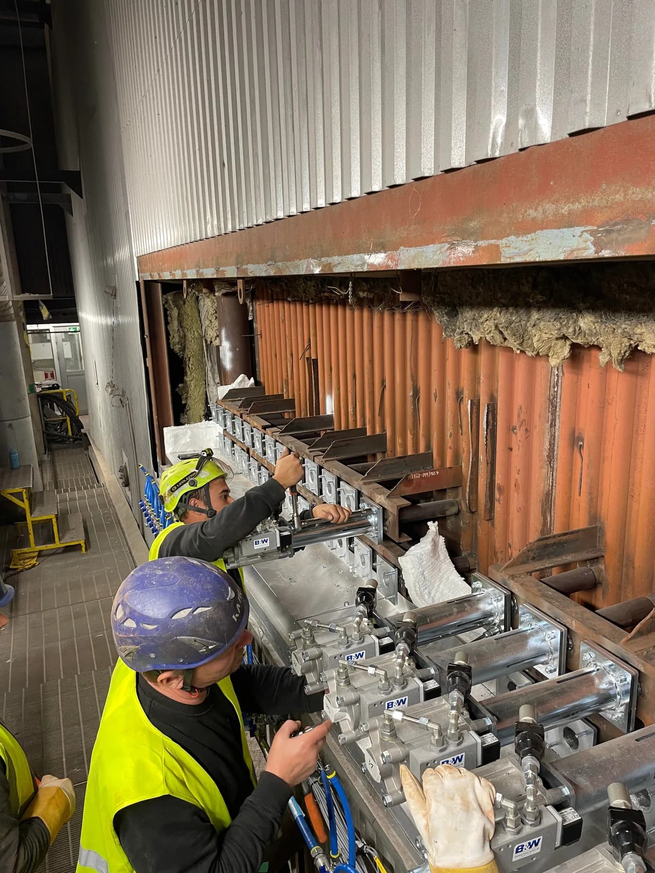 Hydraulic hammer replacement assembly on a boiler membrane wall in Halmstad - Halmstad HEMM Boiler Hydraulic Hammer Replacement, Sweden 2025