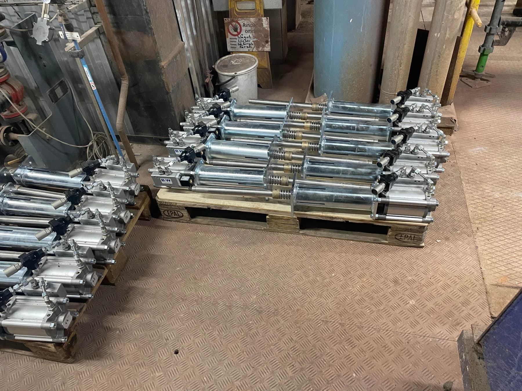 Hydraulic hammer replacement assembly on a boiler membrane wall in Halmstad - Halmstad HEMM Boiler Hydraulic Hammer Replacement, Sweden 2025