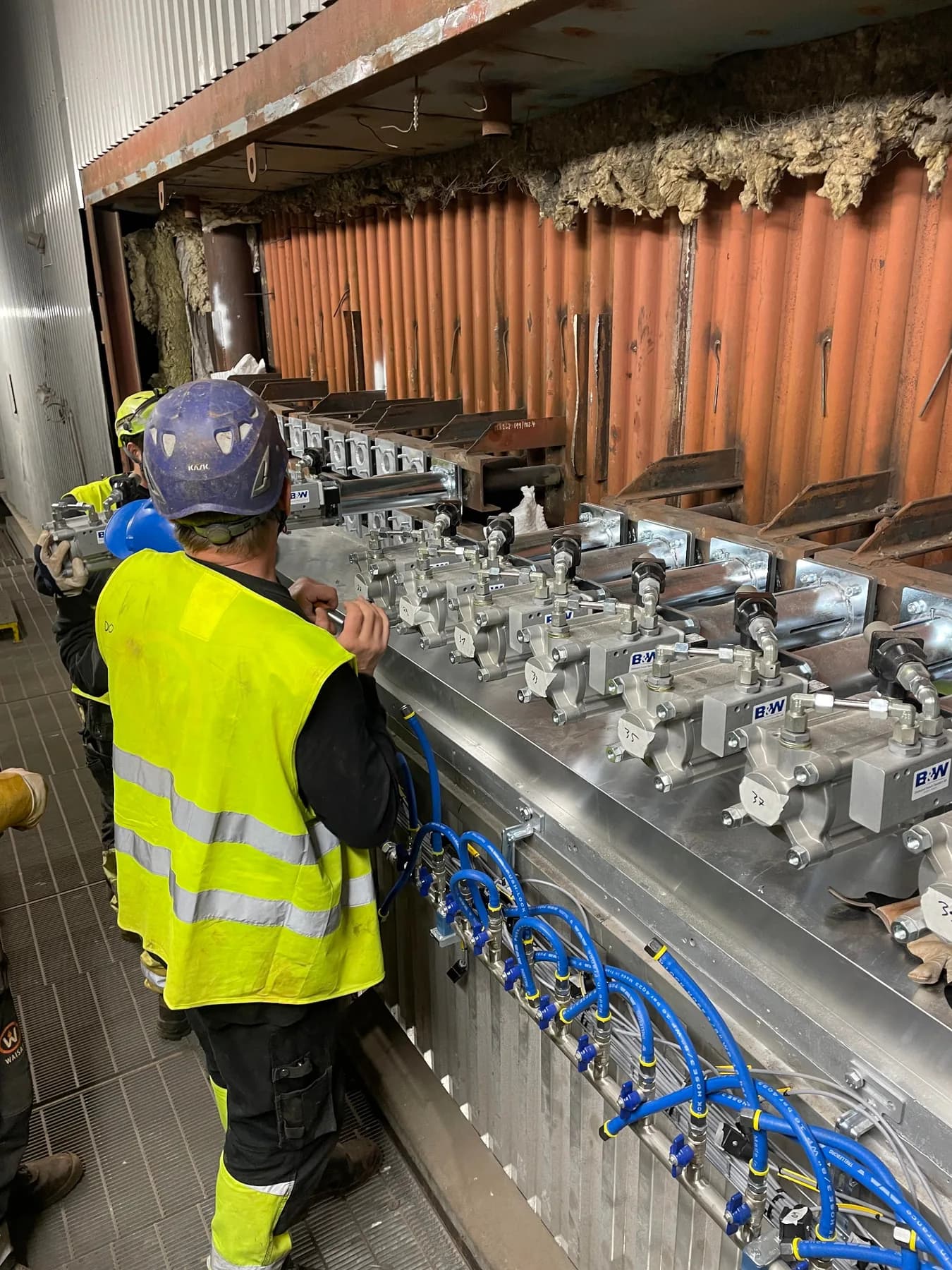 Hydraulic hammer replacement assembly on a boiler membrane wall in Halmstad - Halmstad HEMM Boiler Hydraulic Hammer Replacement, Sweden 2025